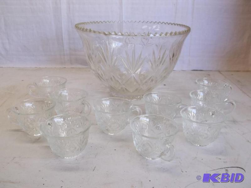 Large punch bowl with 10 cups appears in good...