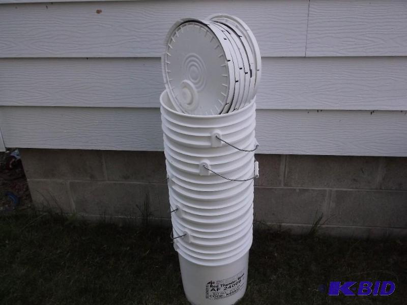 Lot of 6-5 gallon food grade pail with lids....