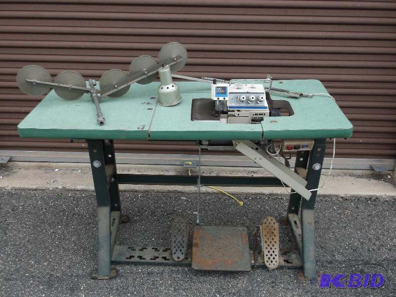 Zuki 2500- model 2504. 3 thread serger, comes...
