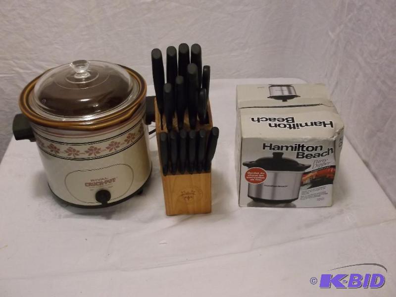 Lot with Crock pot has two small chips on lid...
