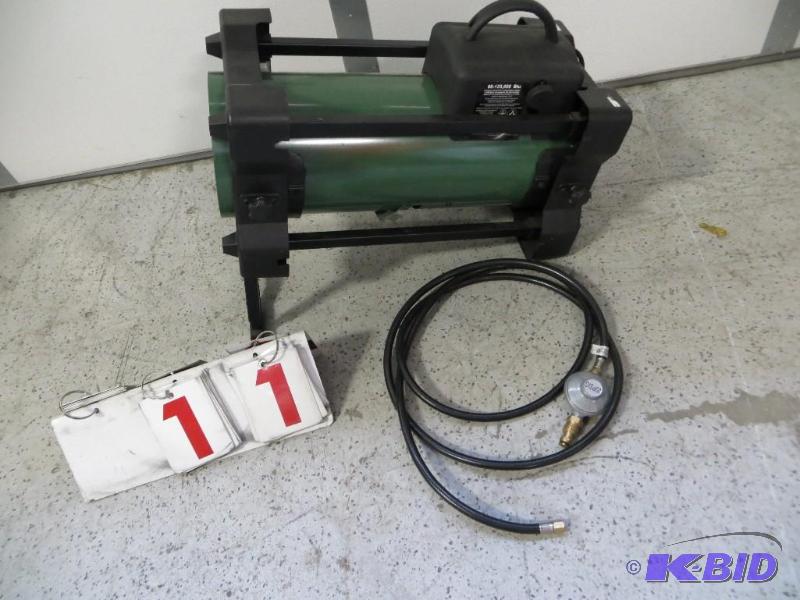 lot 11 image: Propane Heater with hose and regulator. 125,0...