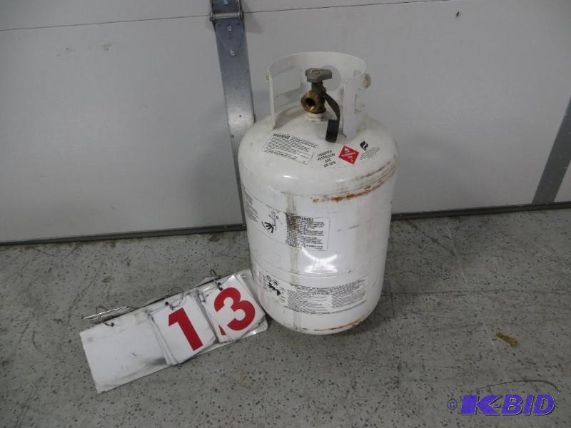 lot 13 image: 32 lb. Propane Gas Tank....