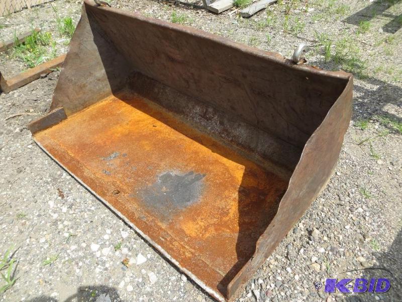 lot 4 image: 4 ft 4 inch Bucket off a Mustang skidder....