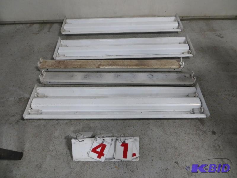 lot 41 image: Lot of 5 Florescent Lights. Consignor states ...