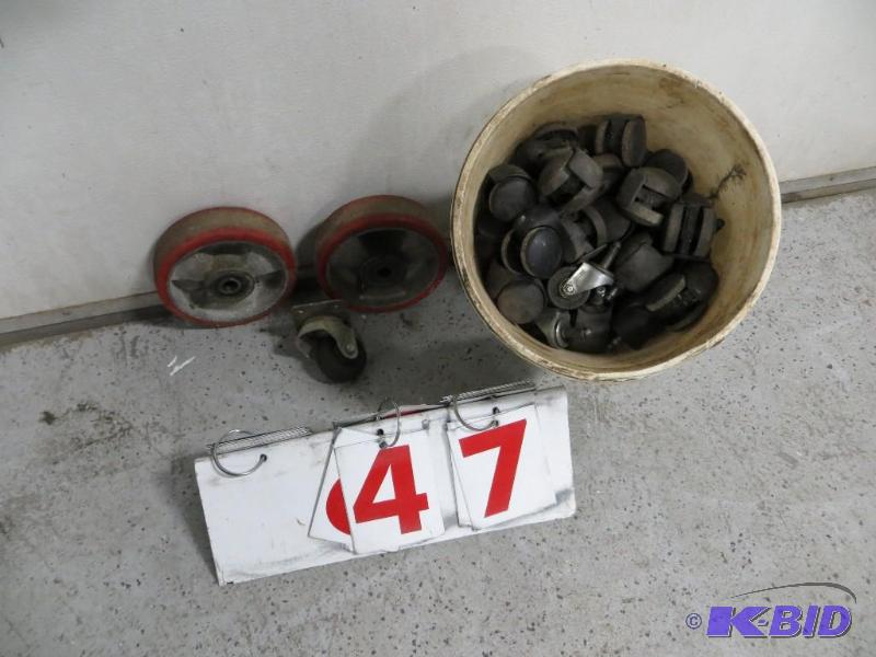 lot 47 image: Lot of casters....
