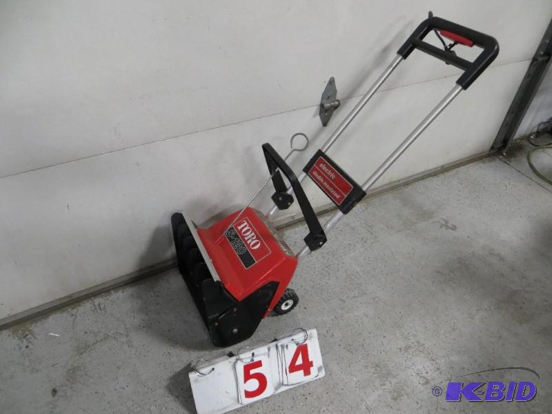 lot 54 image: Toro S120 ELE 14"&nbspSnowblower. Elect...