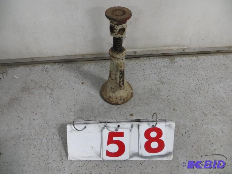 lot 58 image: Screw Jack...