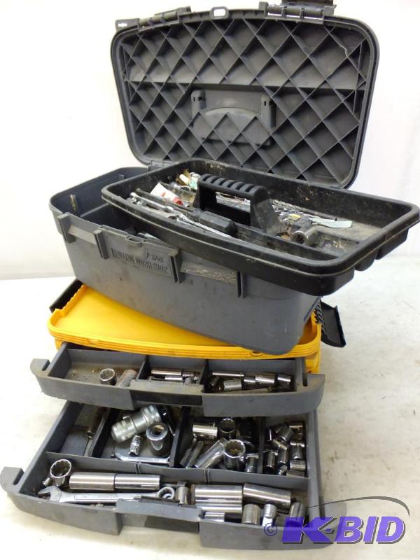 lot 20 image: Tool Box