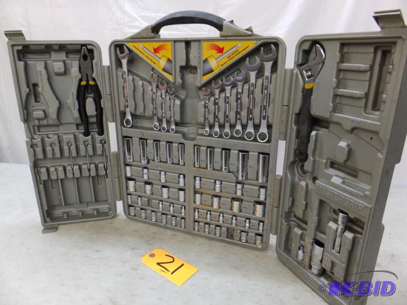 lot 21 image: Tool Set