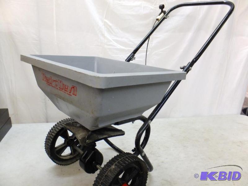 lot 24 image: Spreader