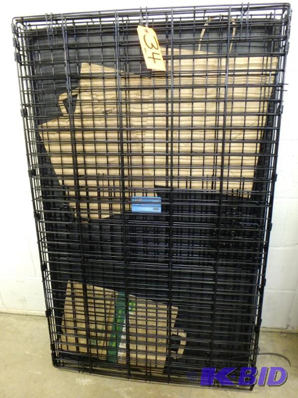 lot 34 image: Pet Kennel