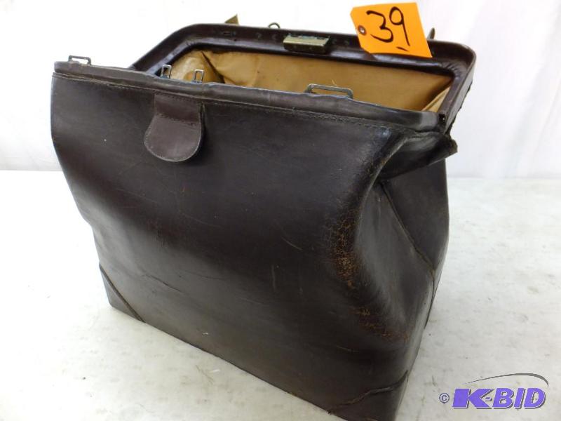 lot 39 image: Doctors Briefcase