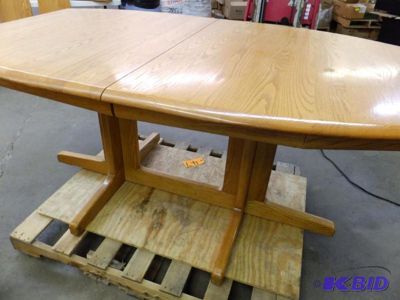 lot 47 image: Wood Table