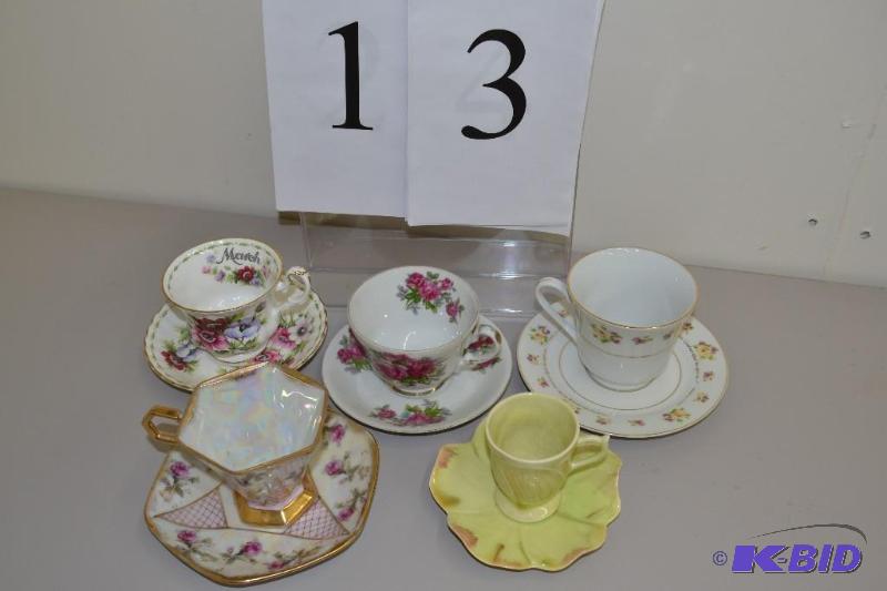lot 13 image: Vintage, collectable china, tea cups