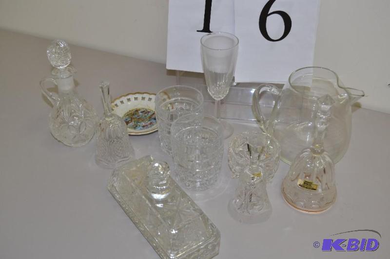 lot 16 image: Vintage, collectable crystal, glassware
