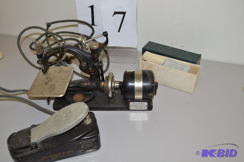 lot 17 image: Vintage sewing machine