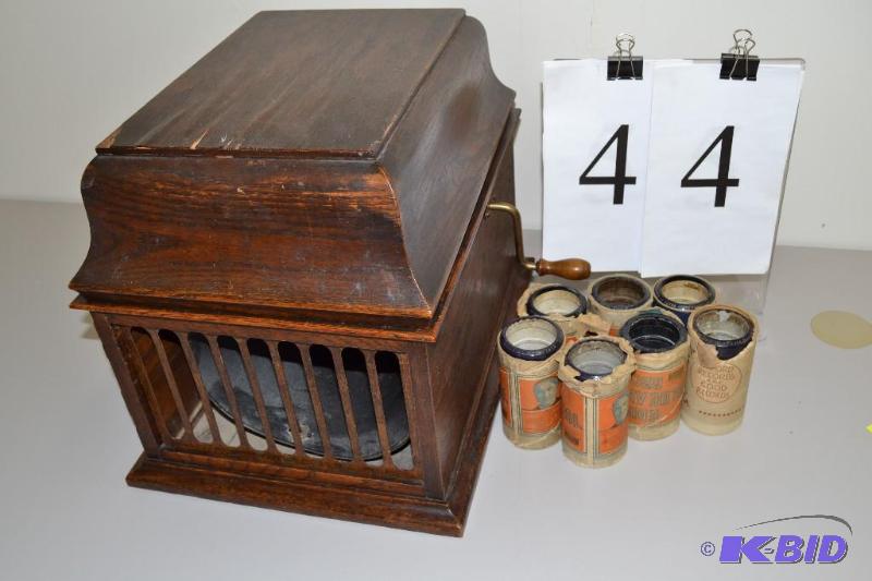 lot 44 image: Edison Amberola Phonograph - works