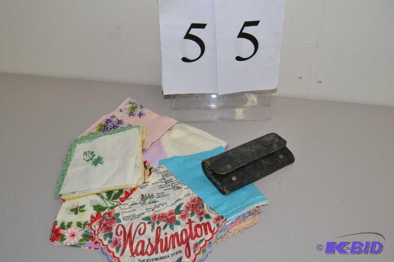 lot 55 image: Vintageantique Manicure set