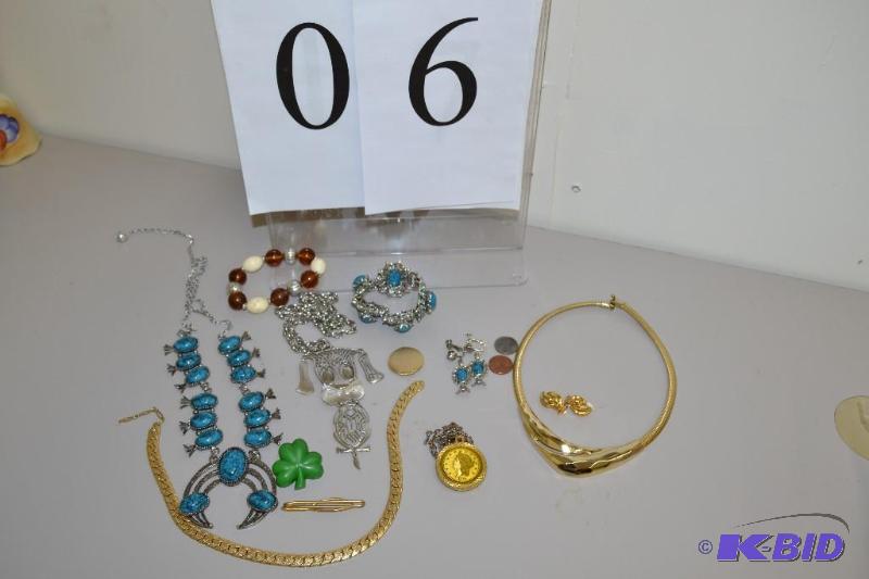 lot 6 image: Jewelry