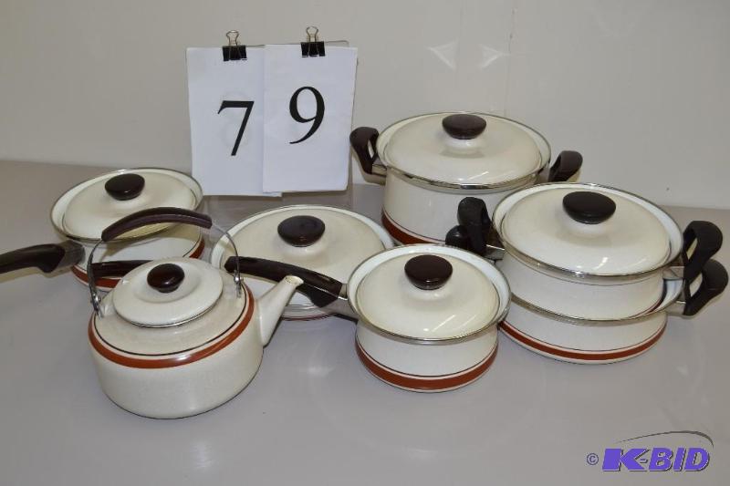 lot 79 image: Kitchen ware, Chateau pots and pans - Janka ware
