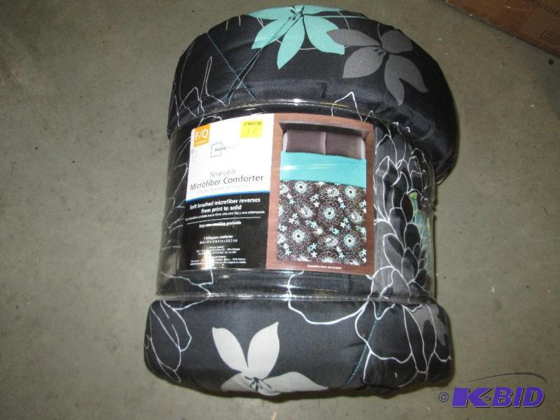 lot 106 image: mainstays reversible microfiber comforter, fu...