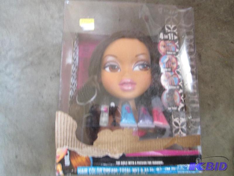 lot 140 image: Bratz All Glammed up, funky fashion makeover ...