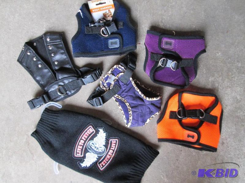 lot 18 image: Assorted pet clothes and collars...