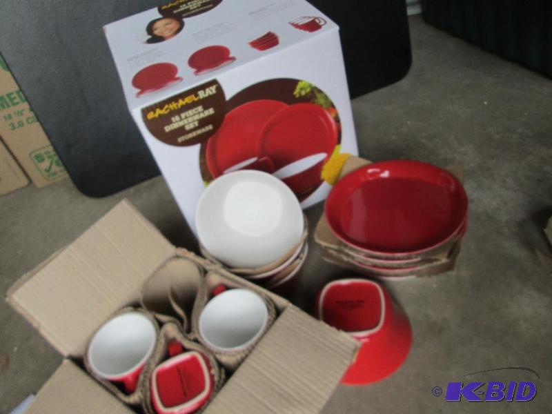 lot 29 image: Rachael Ray dish set, missing a mug...