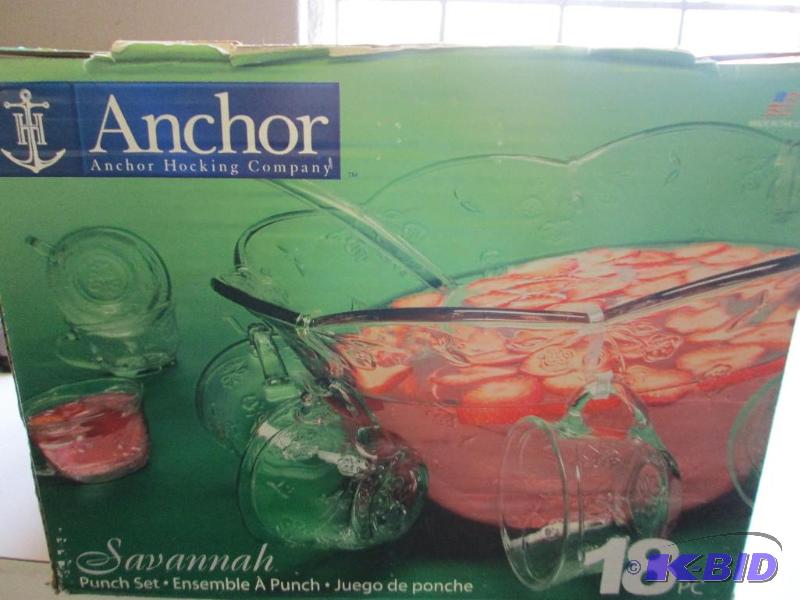 lot 42 image: Anchor Savannah 18 piece punch set...