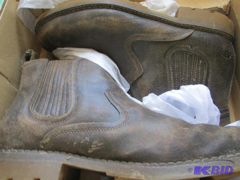 lot 45 image: Pair of mens shoes, appear new but slightly s...