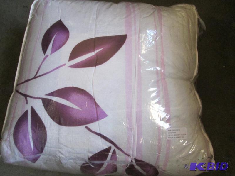 lot 49 image: 20 piece Queen bedding set...