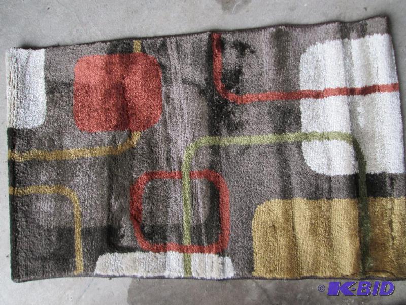 lot 5 image: Patterned doorway rug...