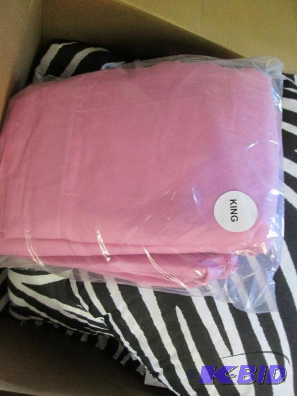 lot 60 image: Pink and zebra patterned King size bedding, n...