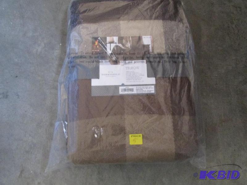 lot 76 image: Threshhold throw blanket...