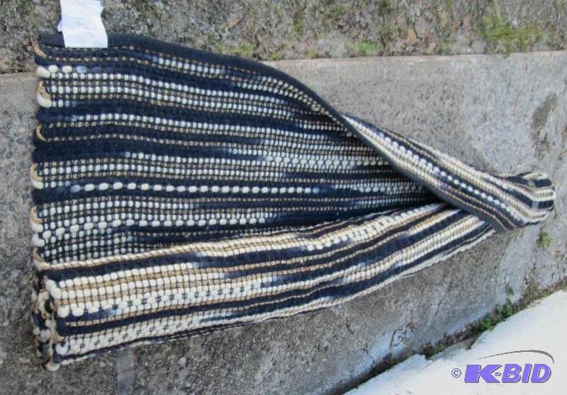 lot 89 image: 7 x 10 foot wool blend area rug, nice thick f...
