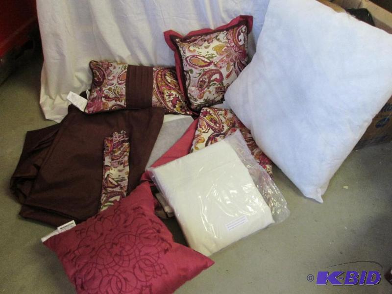 lot 93 image: Pillow and sheet set...