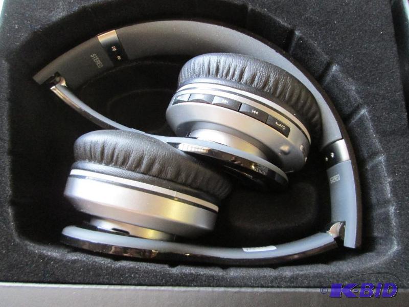 lot 99 image: I Track noise reduction headphones...