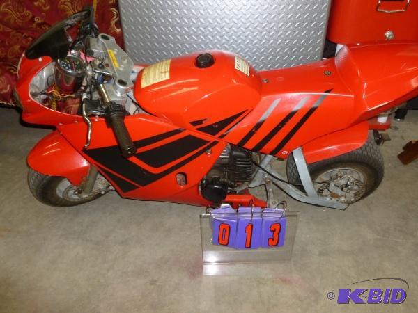 lot 13 image: Sport bike scooterpit bike. 49 cc. Working s...