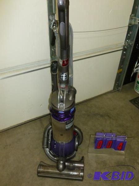 lot 4 image: Dyson ball vac. dc 25. Appears to be lighty u...