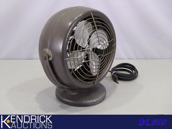 lot 18 image: Vintage Working Montgomery Ward Heating and Cooling Fan