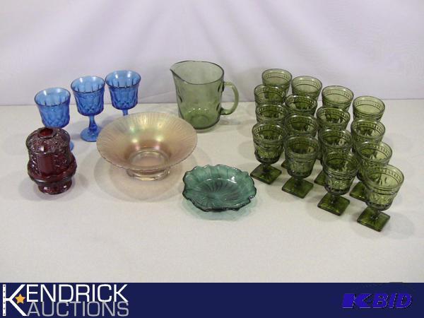 lot 30 image: Lot of Depression and Colored Glass