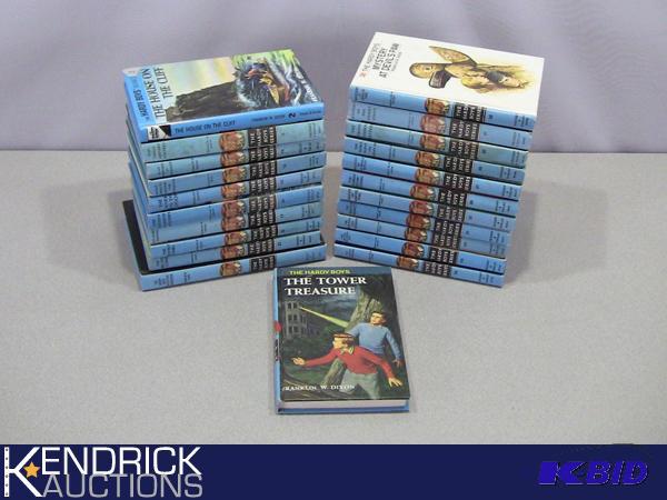 lot 45 image: Lot of Vintage MINT CONDITION The Hardy Boys Series of Books