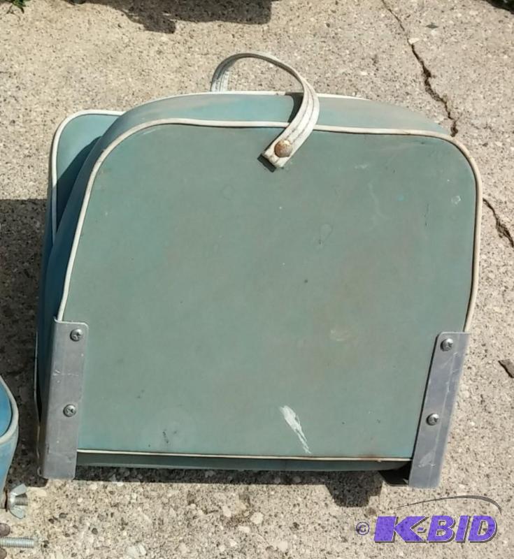 lot 13 image: Boat Seat with Pedistal Mount...
