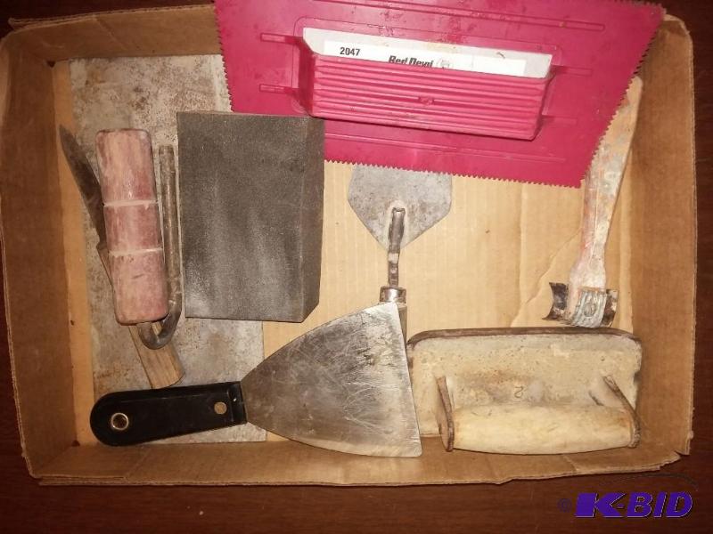 lot 16 image: Lot of tools, scrapersMORE...
