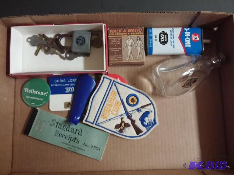 lot 17 image: Lot of vintage, Wellstone Button, Yale LockMO...
