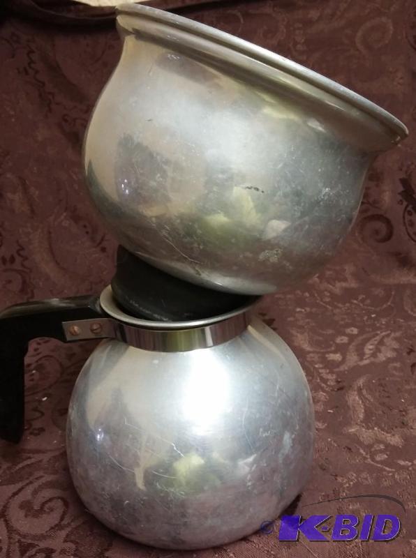 lot 14 image: Vintage coffee pot, top has a rubber seal to ...