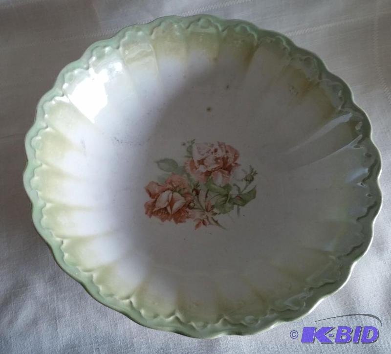 lot 26 image: Vintage Serving Bowl...