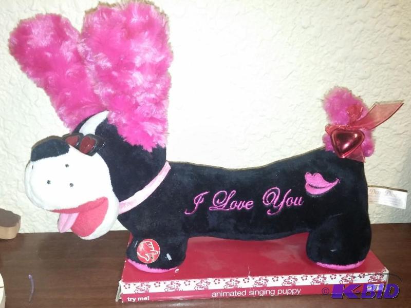 lot 40 image: Automated Singing Dog. Needs Battery...