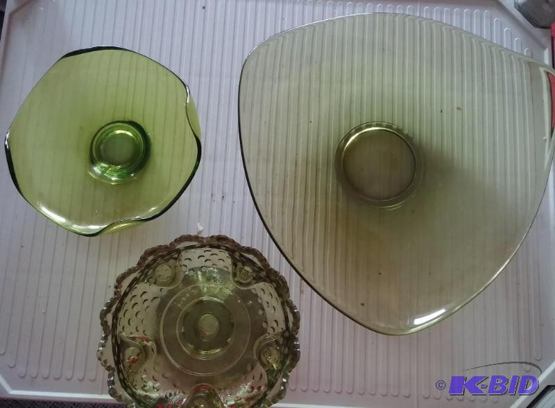 lot 50 image: Lot of 3 Vintage Green ware...