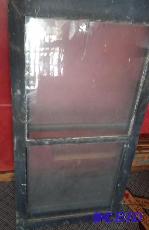 lot 54 image: 2 Pane Vintage Window...